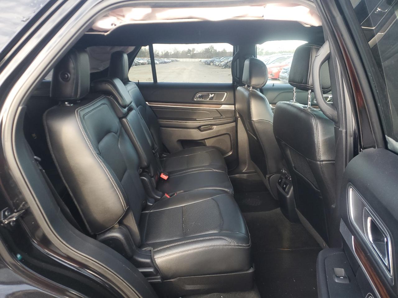 2016 Ford Explorer - Image 11
