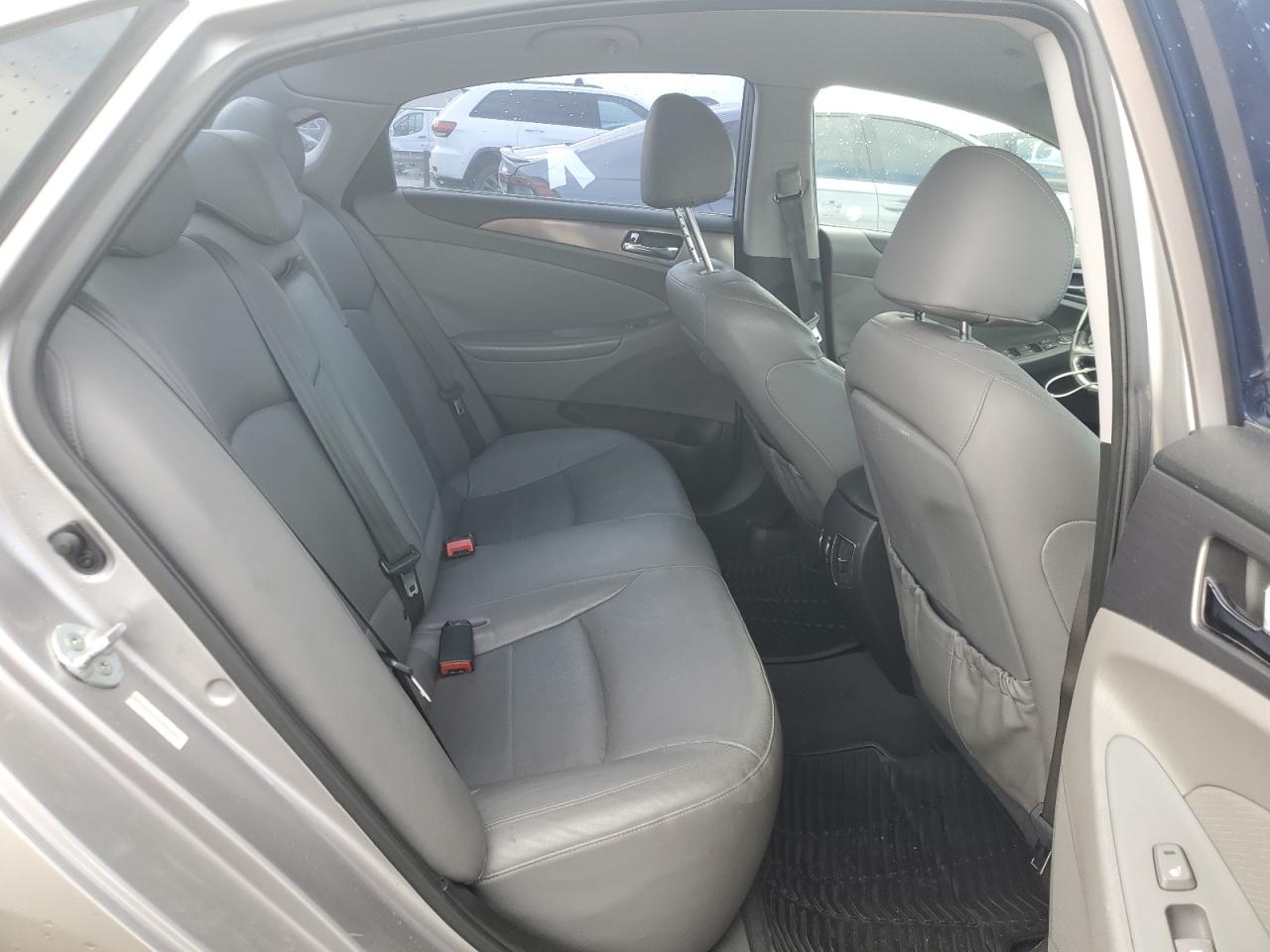 2012 Hyundai Sonata - Image 10