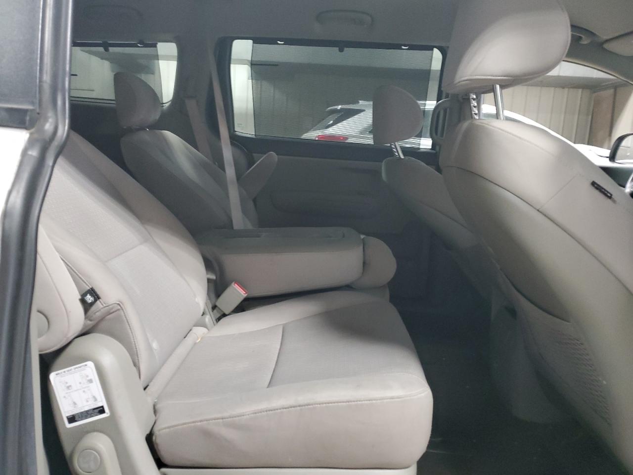2016 Kia Sedona - Image 11