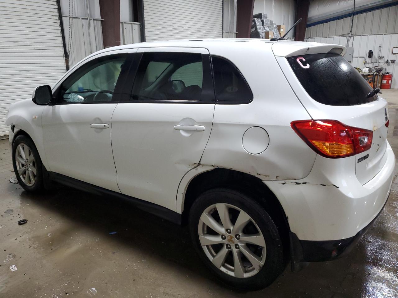 2015 Mitsubishi Outlander - Image 2
