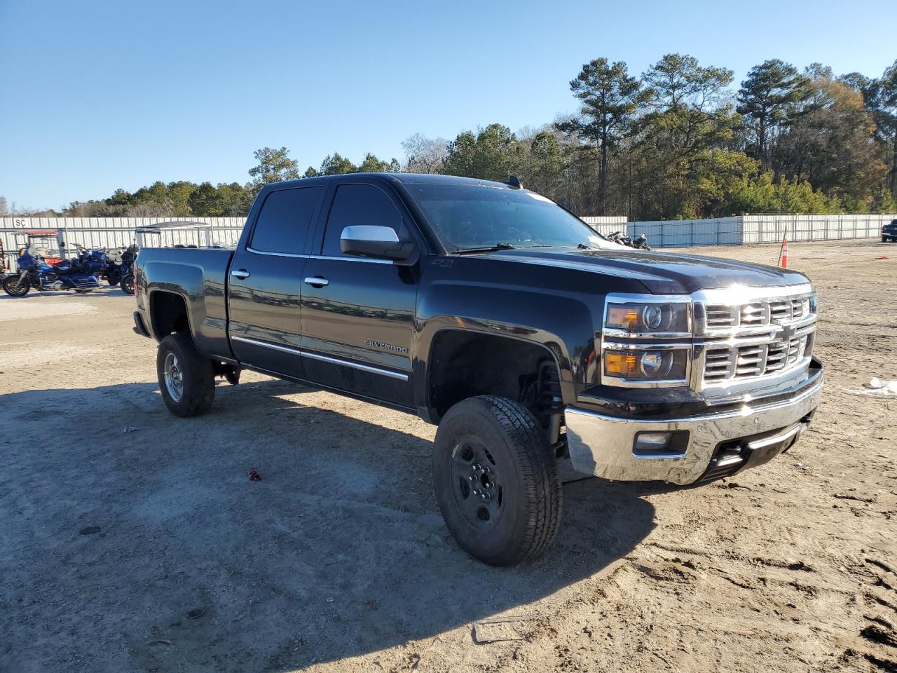 2015 Chevrolet Silverado - Image 4