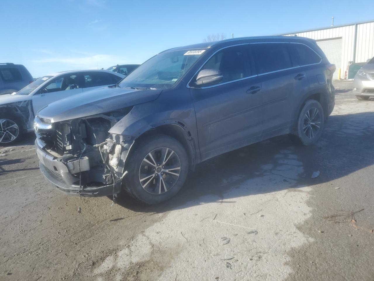 2016 Toyota Highlander - Image 1