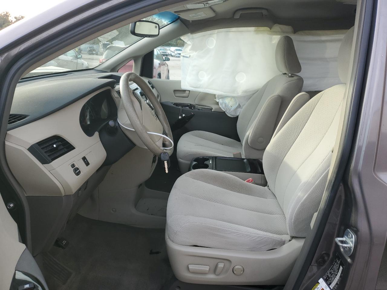 2011 Toyota Sienna - Image 7