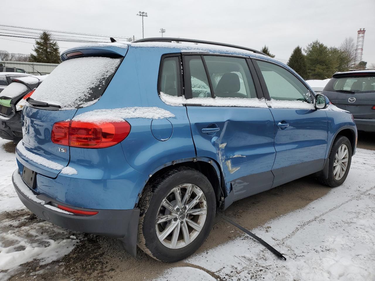 2017 Volkswagen Tiguan - Image 3