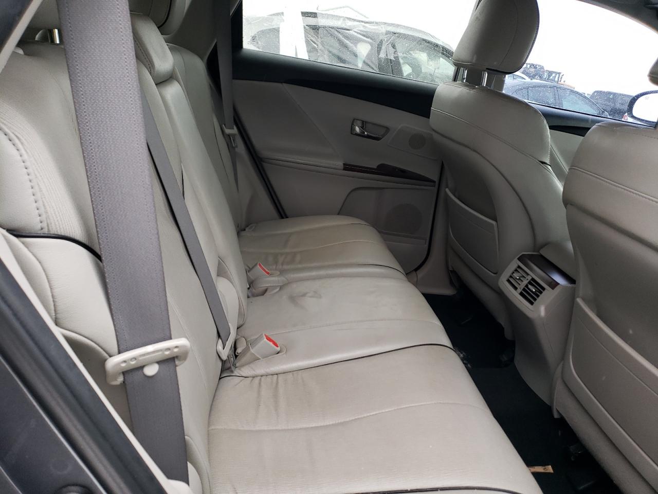 2010 Toyota Venza - Image 11