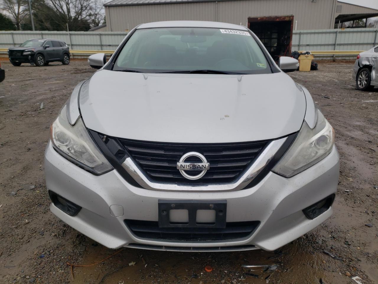 2017 Nissan Altima - Image 5