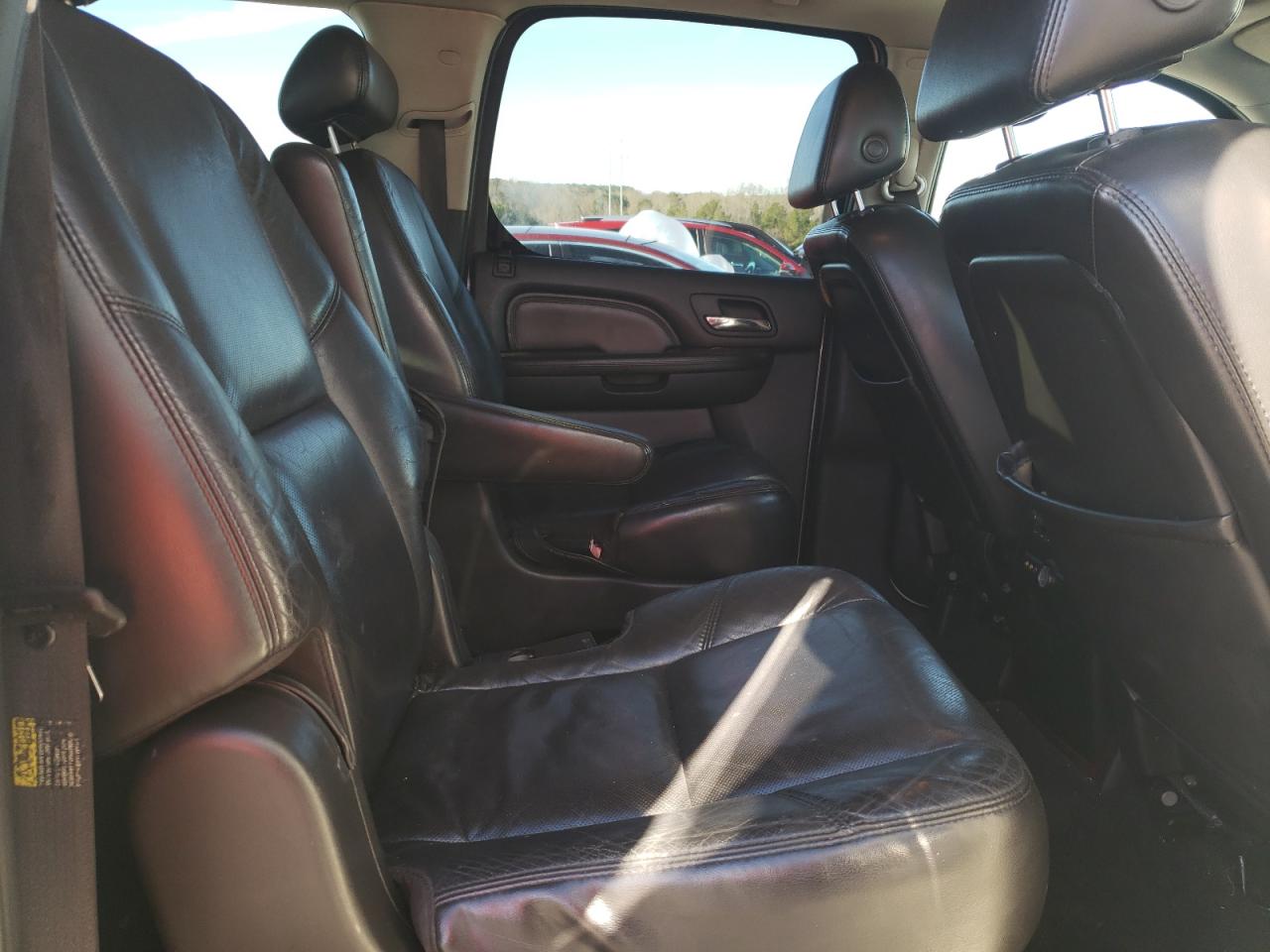 2007 Cadillac Escalade - Image 11