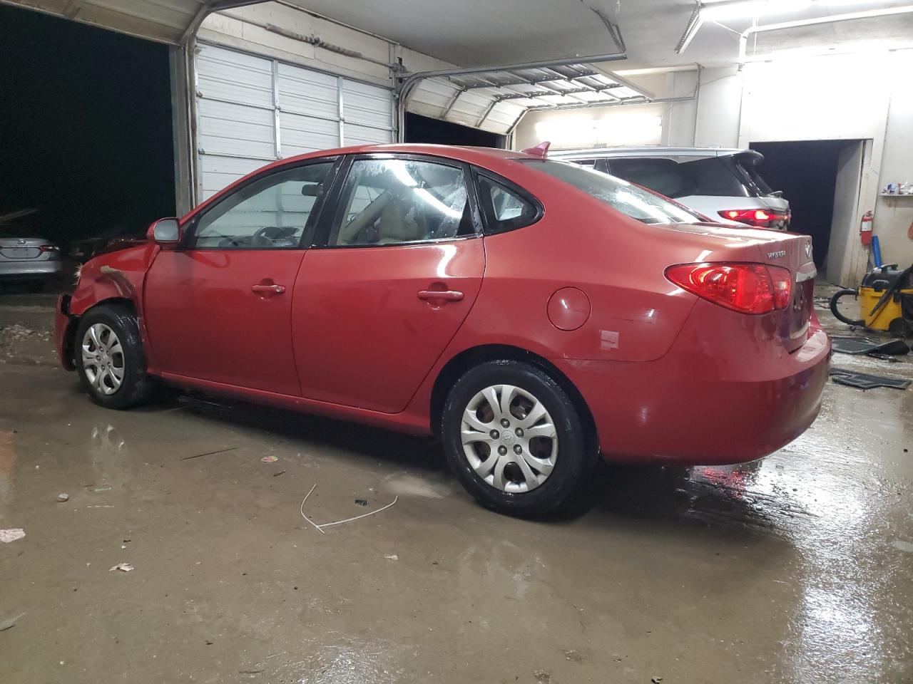 2010 Hyundai Elantra - Image 2