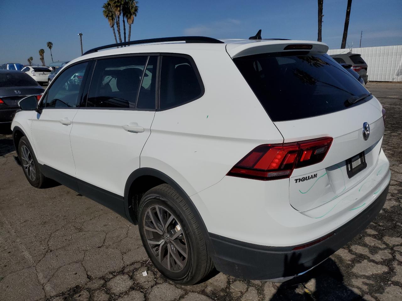 2021 Volkswagen Tiguan - Image 2