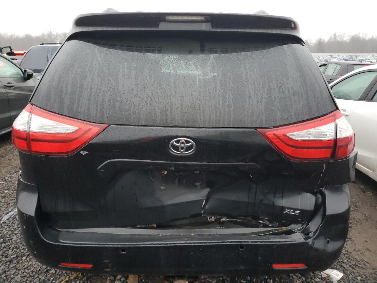 2015 Toyota Sienna - Image 6