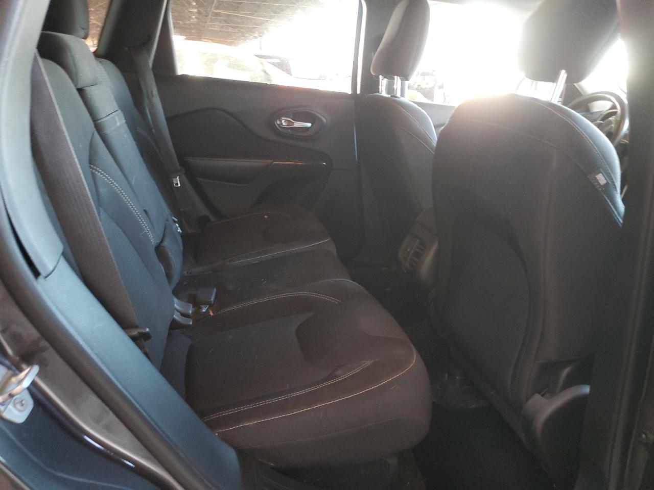 2015 Jeep Grand Cherokee - Image 11