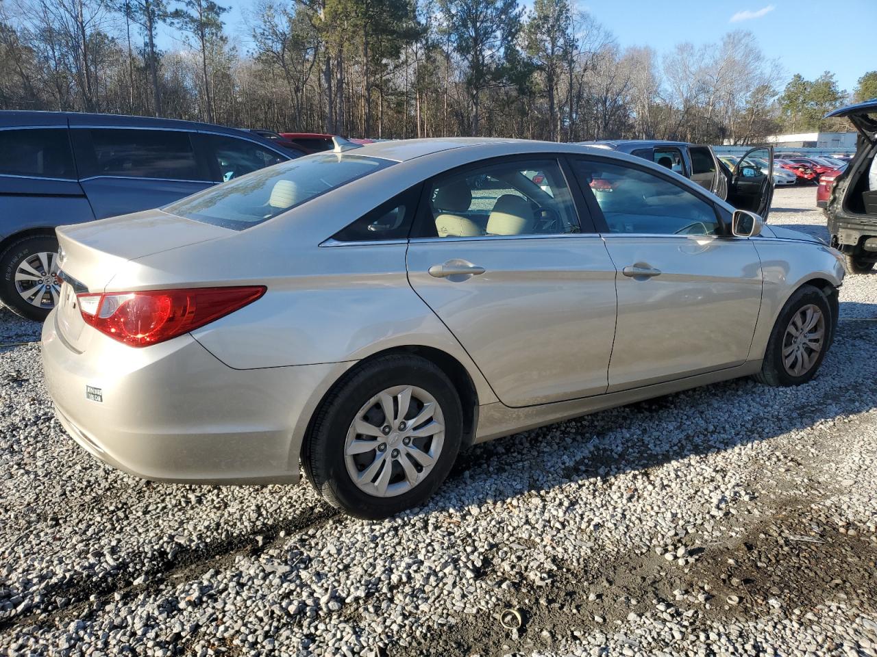 2011 Hyundai Sonata - Image 3