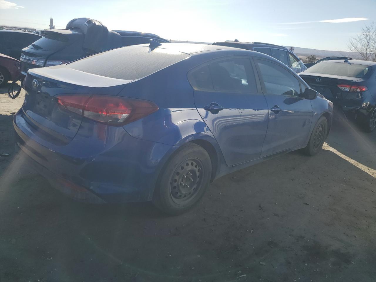 2017 Kia Forte - Image 3