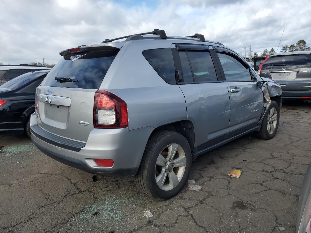 VIN 1C4NJDEB1GD756816 2016 JEEP COMPASS no.3