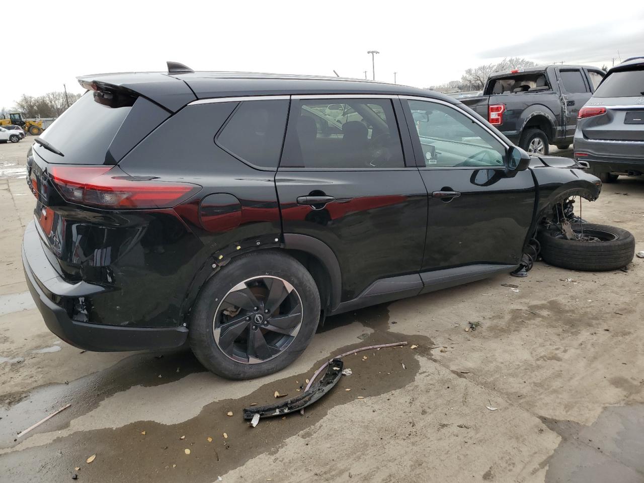 2024 Nissan Rogue - Image 3