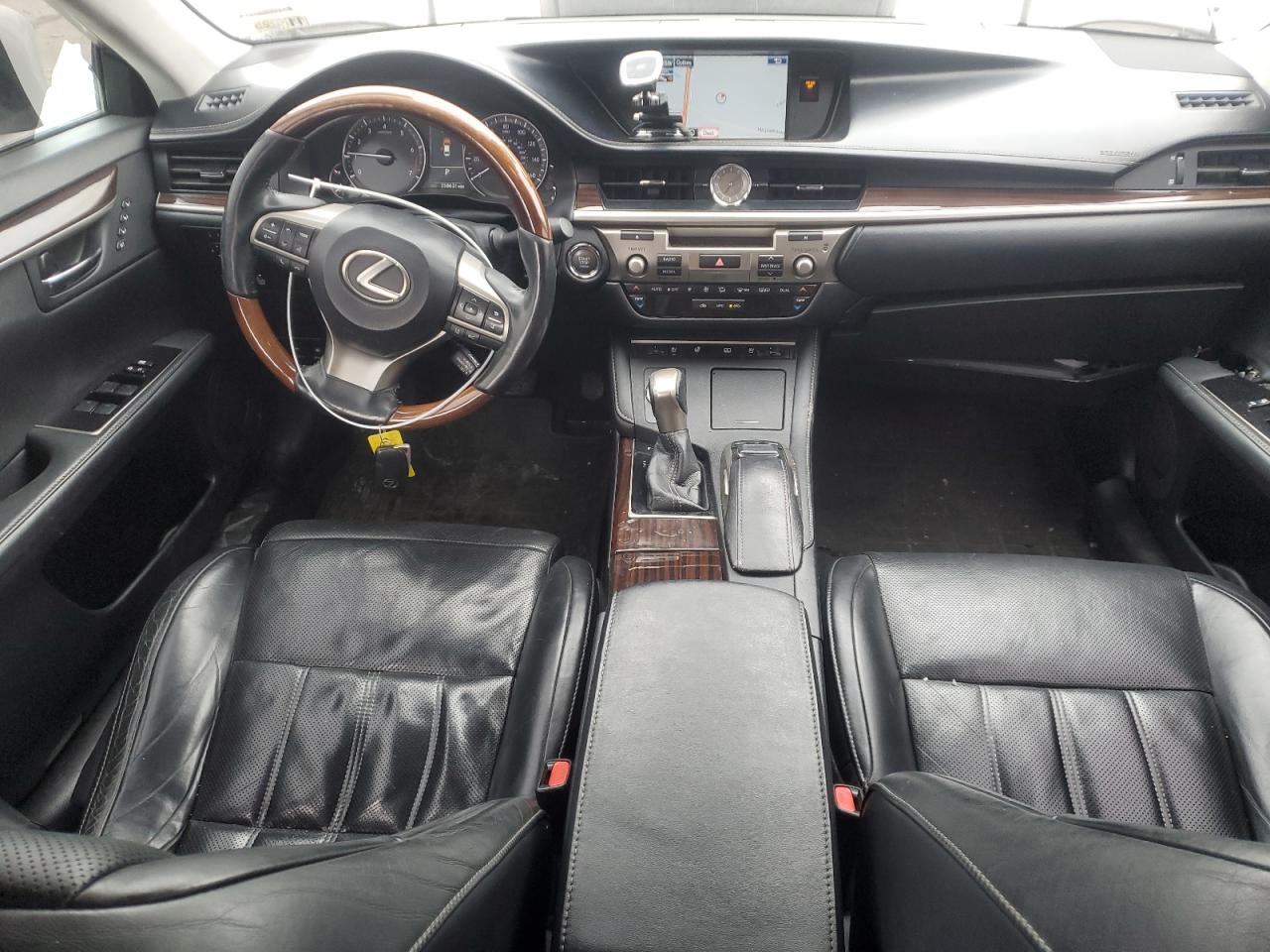2016 Lexus ES - Image 8