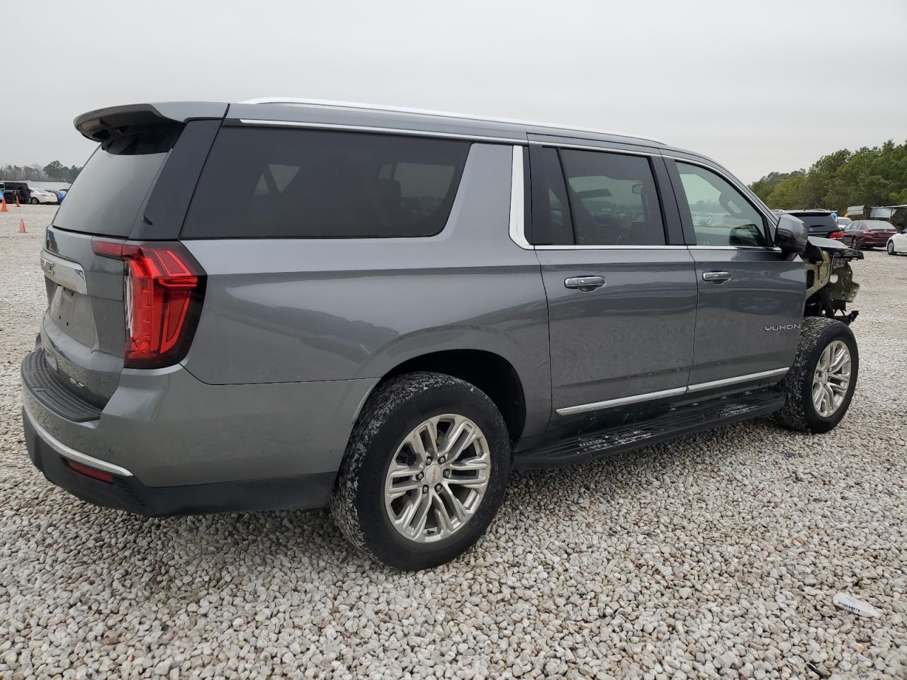 2022 GMC Yukon - Image 3