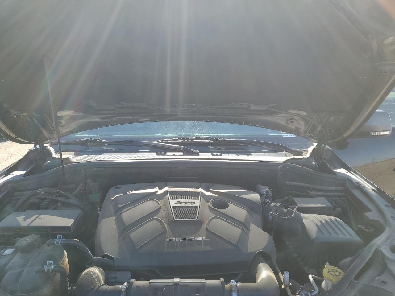 2018 Jeep Grand Cherokee - Image 12