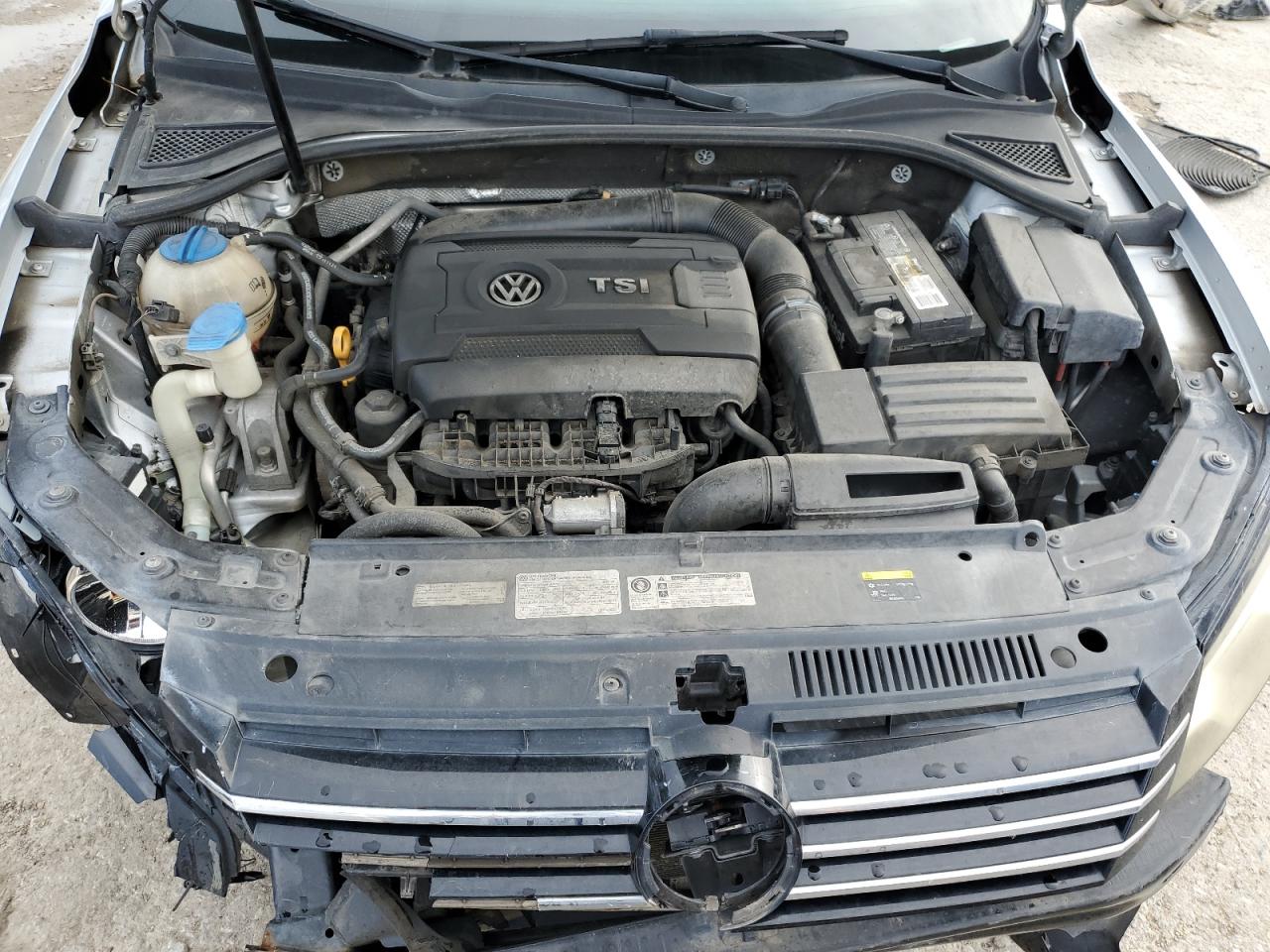 2015 Volkswagen Passat - Image 12