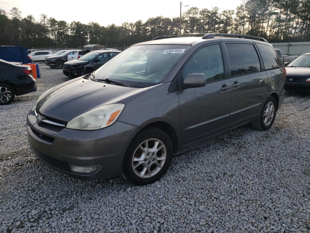 2005 Toyota Sienna - Image 1