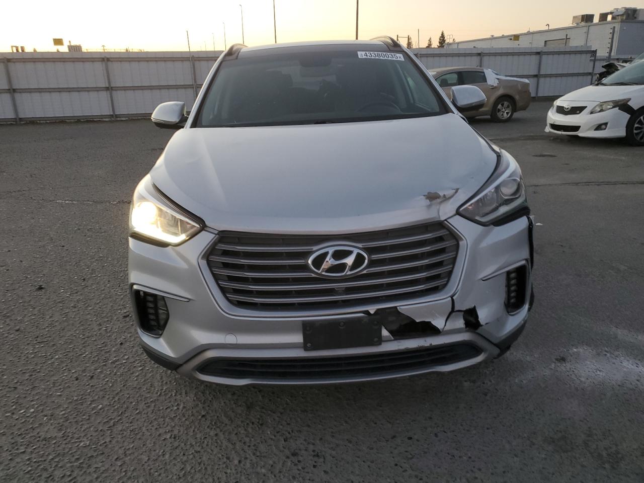 2017 Hyundai Santa Fe - Image 5