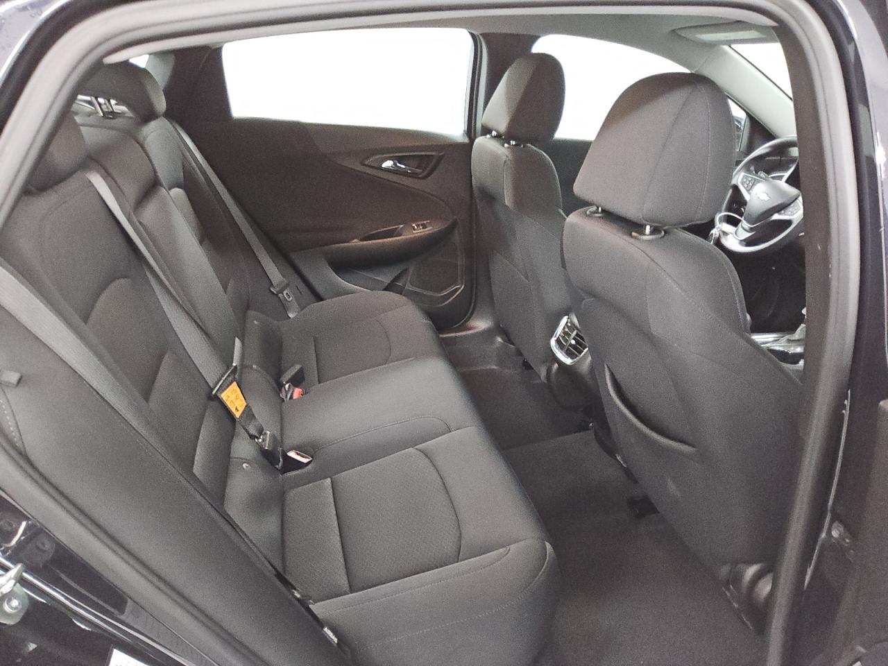 2023 Chevrolet Malibu - Image 10