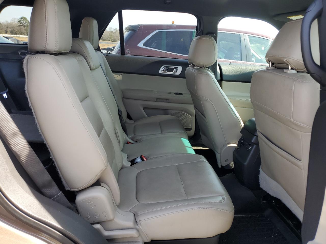 2015 Ford Explorer - Image 11