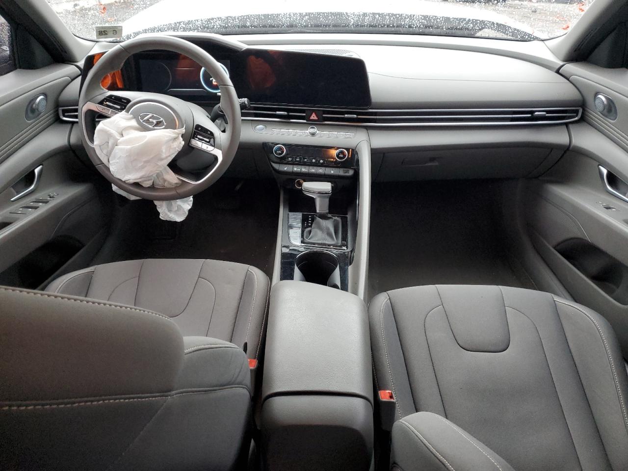 2023 Hyundai Elantra - Image 8