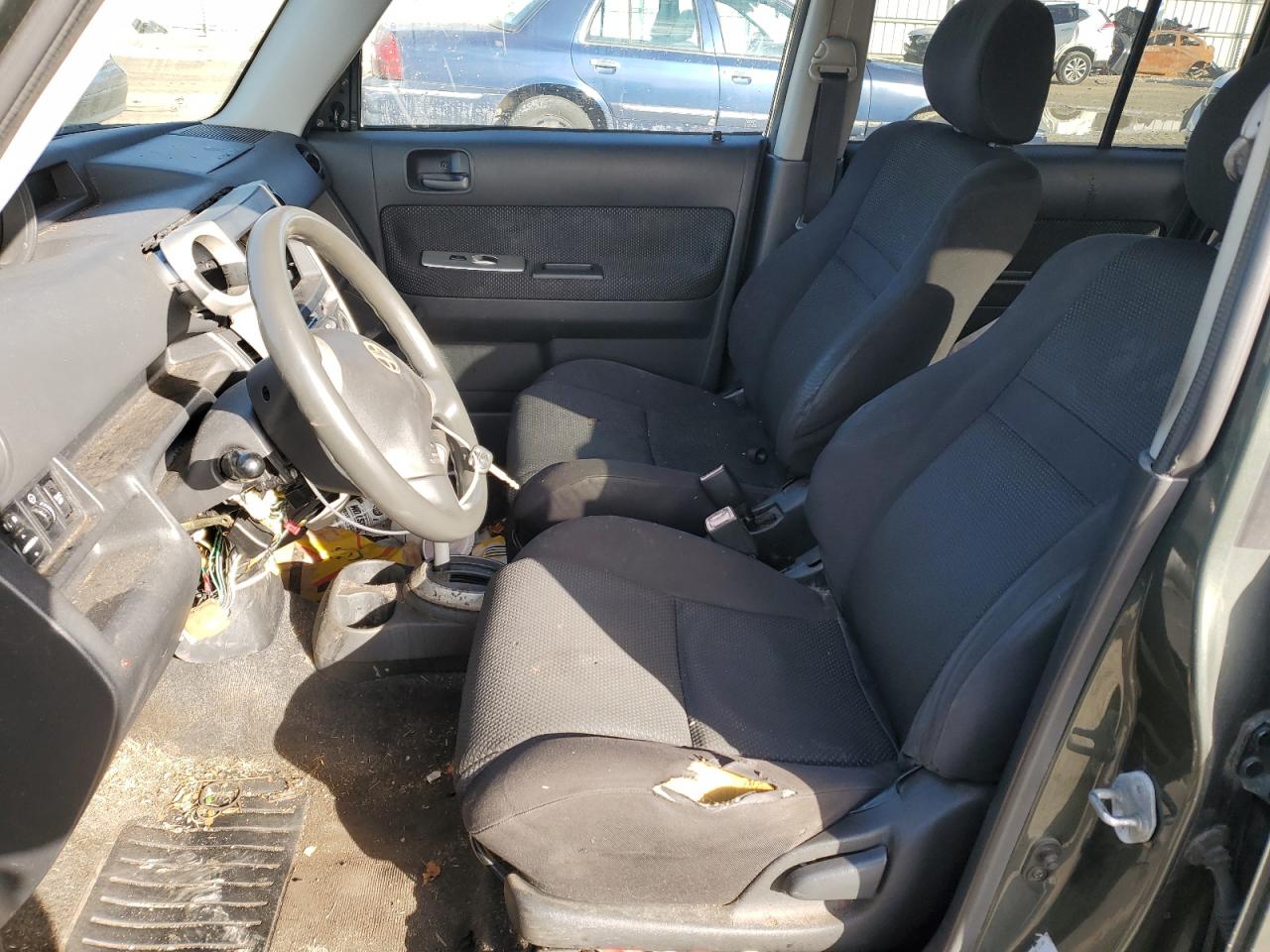 2004 Scion xB - Image 7
