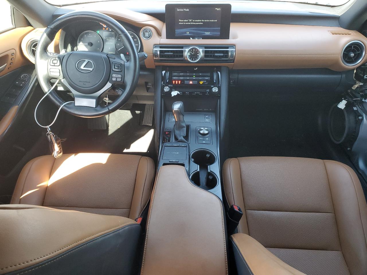 2022 Lexus IS - Image 8