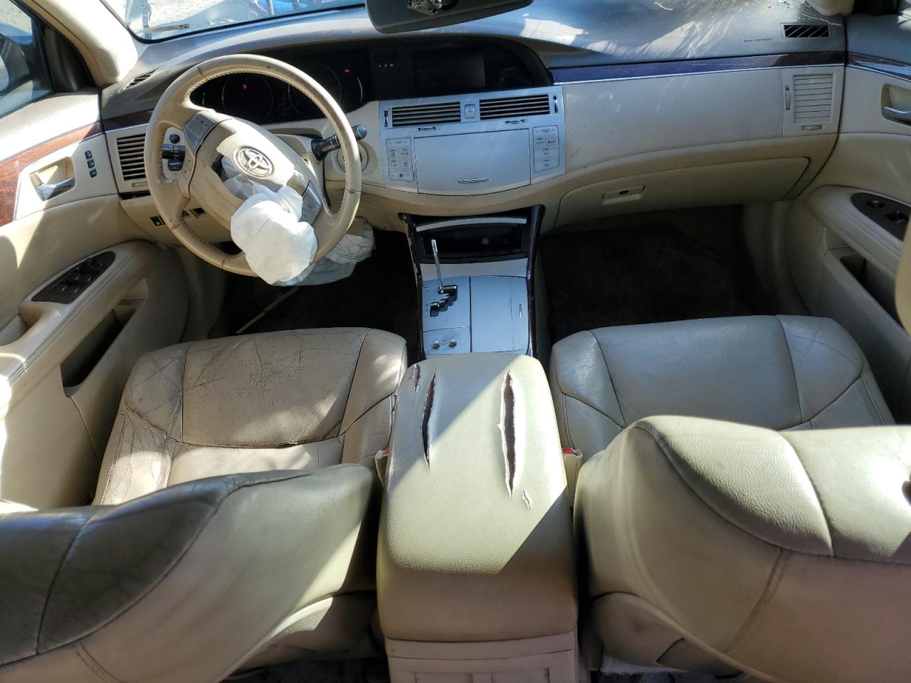 2010 Toyota Avalon - Image 8