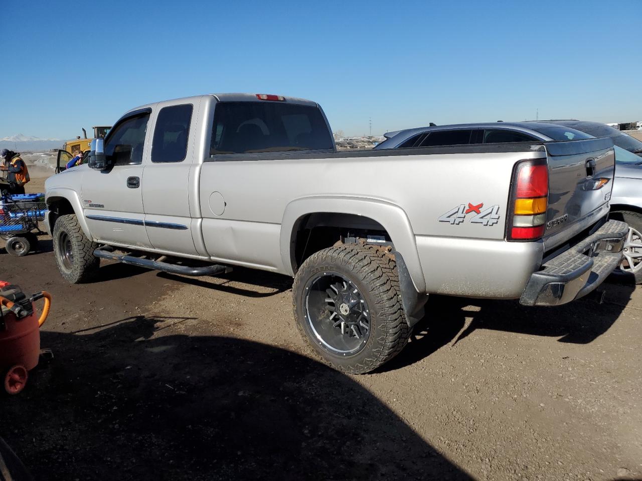 2005 GMC Sierra - Image 2