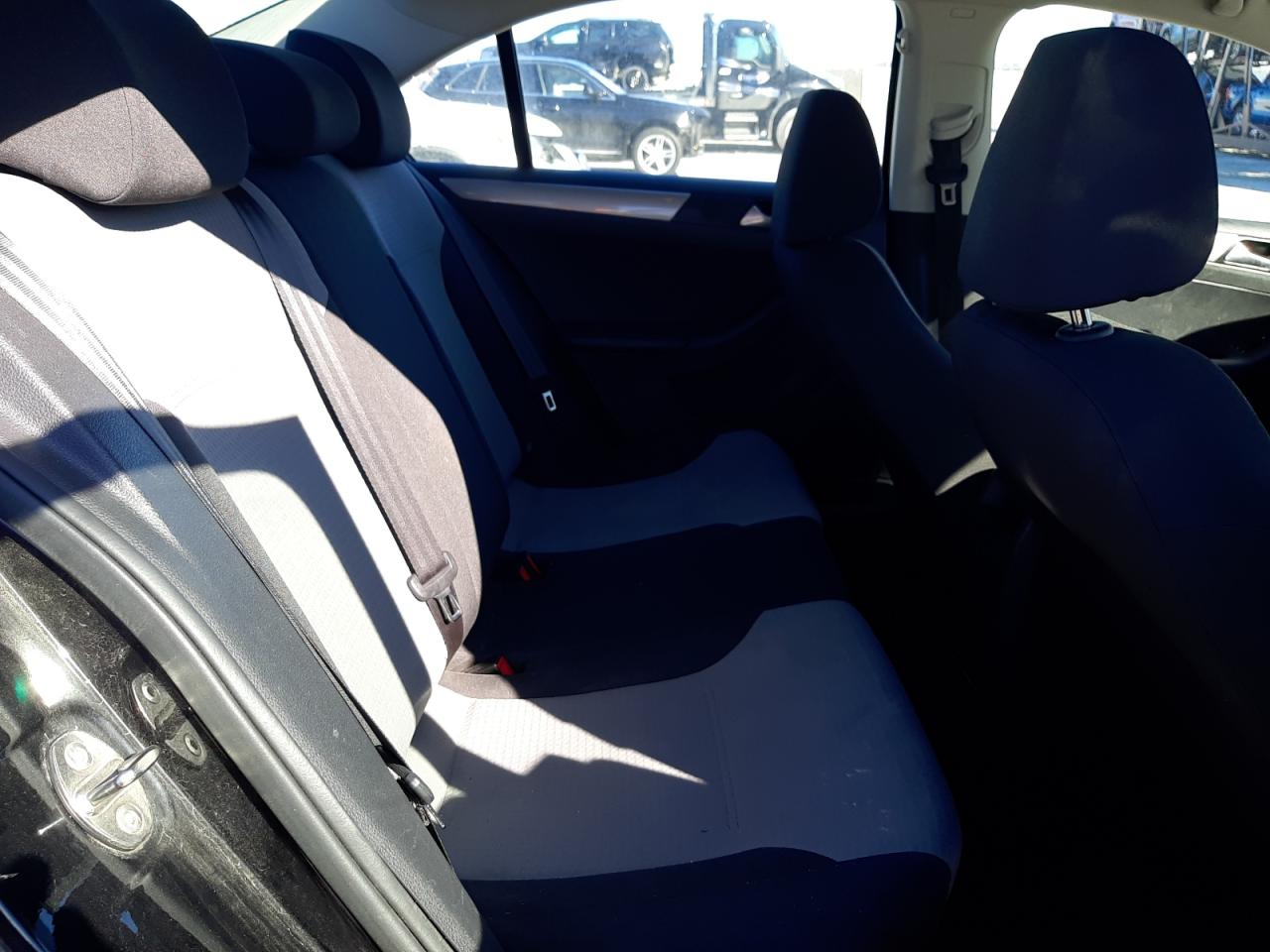 2018 Volkswagen Jetta - Image 10