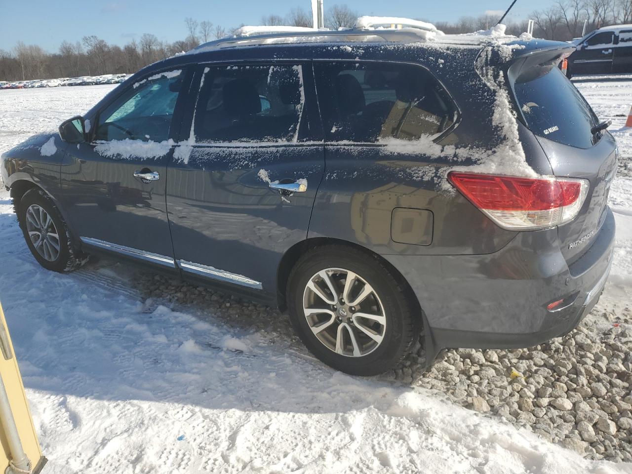 2013 Nissan Pathfinder - Image 2