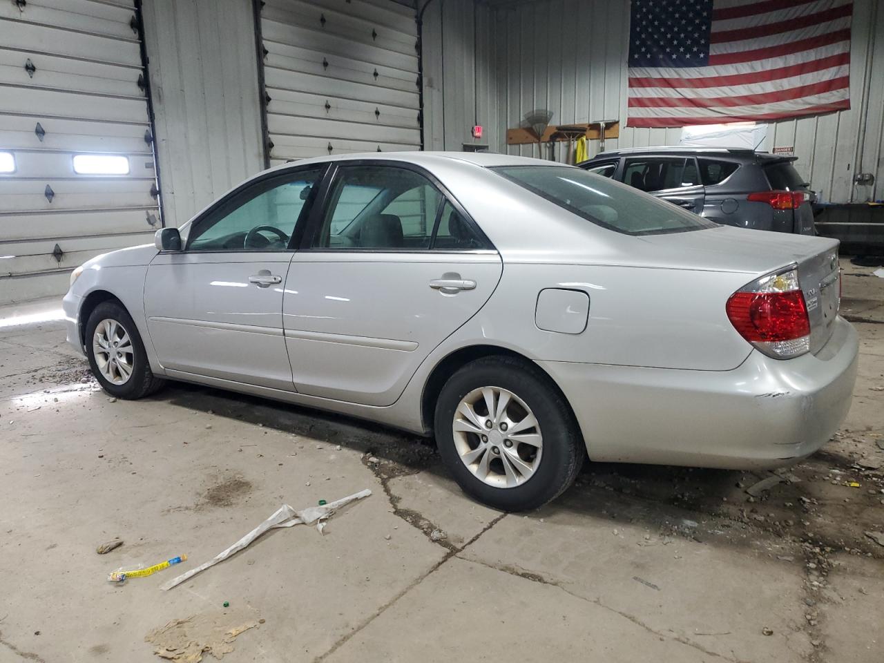 2005 Toyota Camry - Image 2
