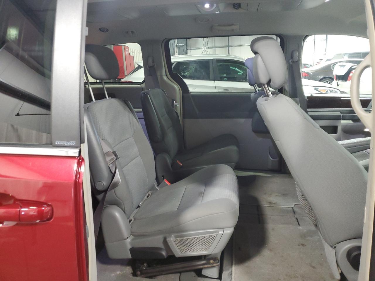2010 Chrysler Town & Country - Image 11