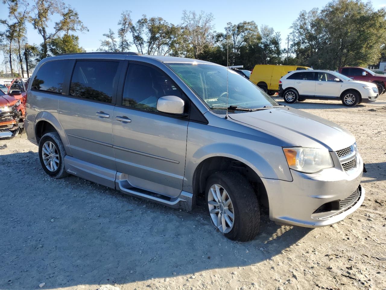 2015 Dodge Caravan - Image 4