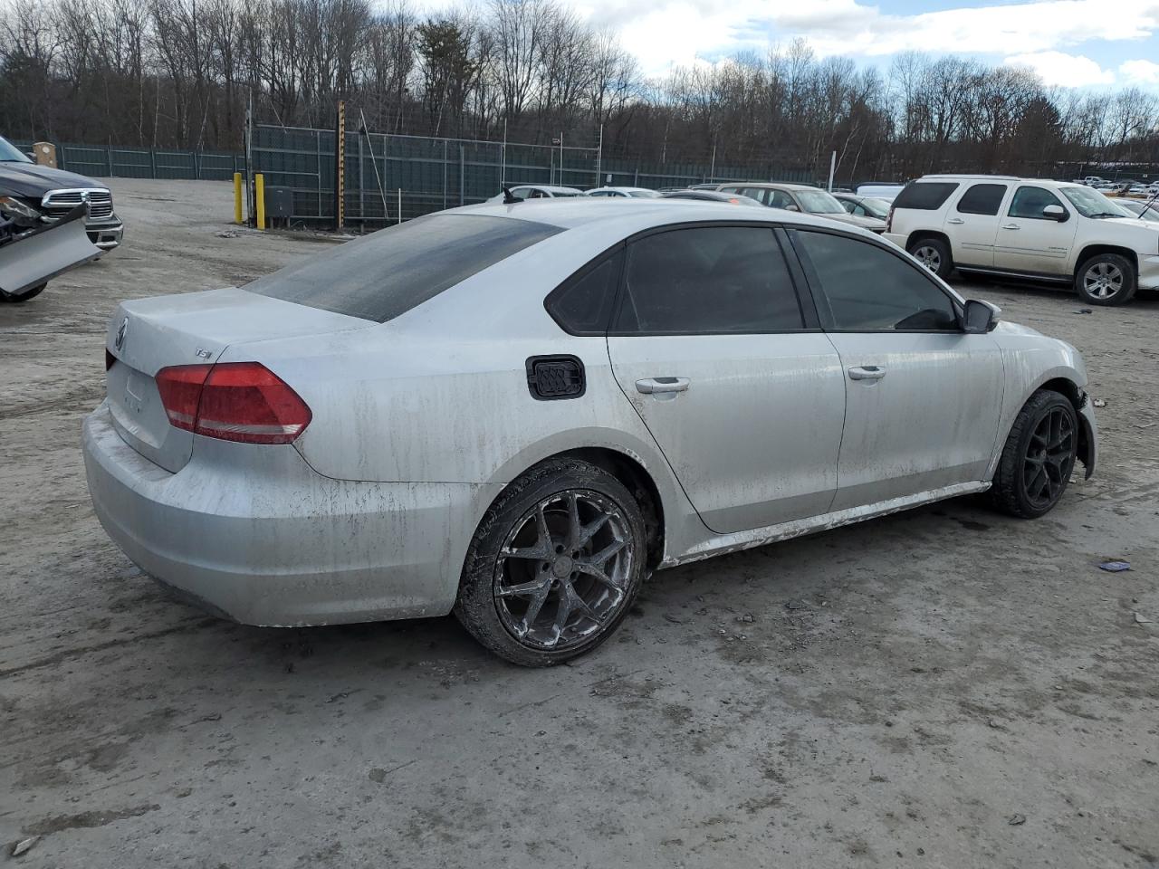 2014 Volkswagen Passat - Image 3