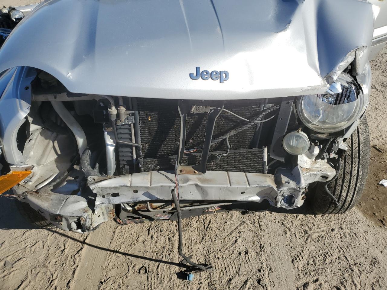 2005 Jeep Liberty (North America) - Image 12