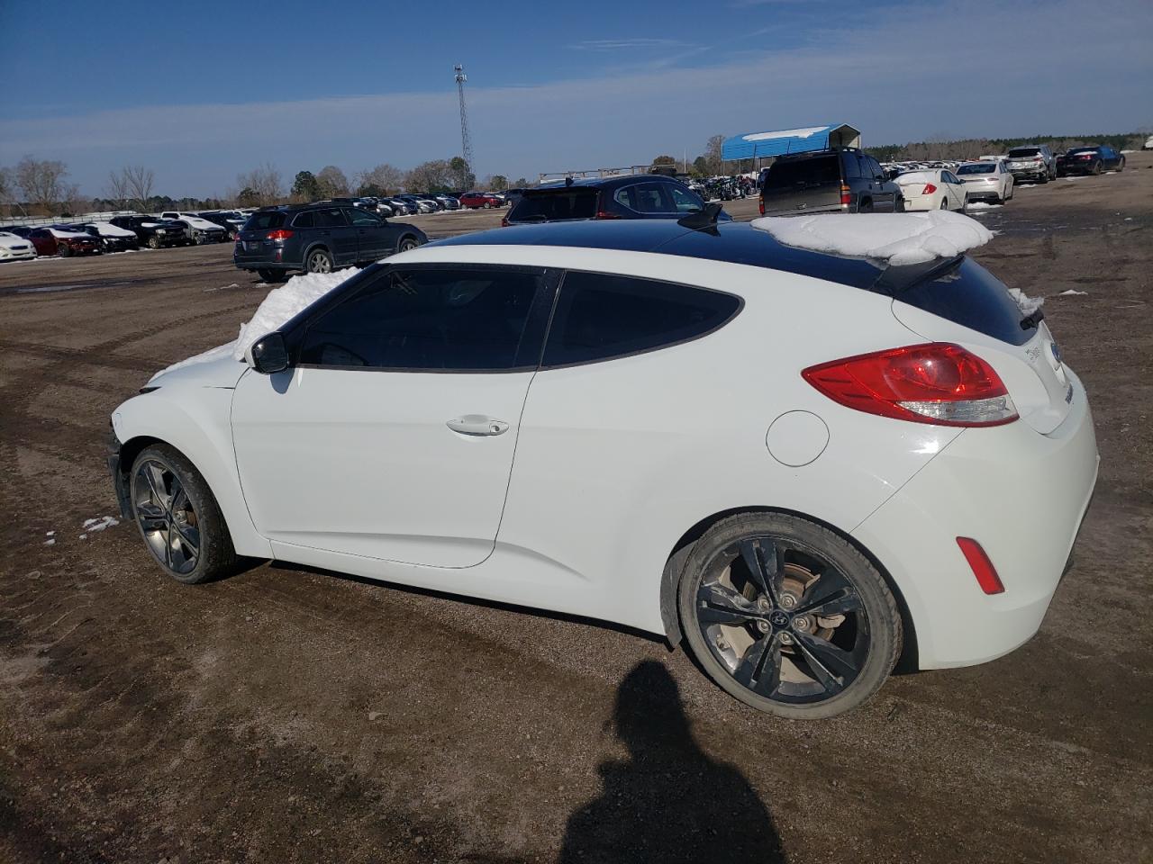2016 Hyundai Veloster - Image 2