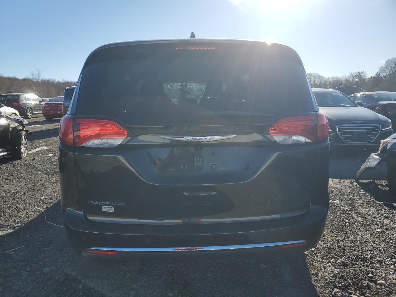 2018 Chrysler Pacifica - Image 6