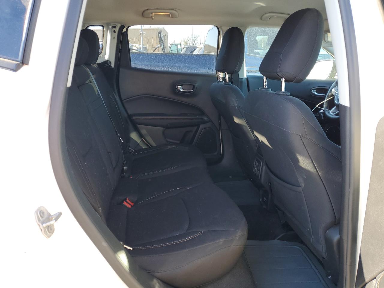 2017 Jeep Compass - Image 11