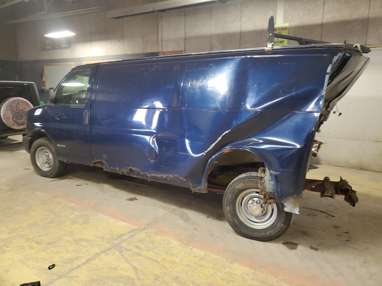 2003 Chevrolet Express - Image 2