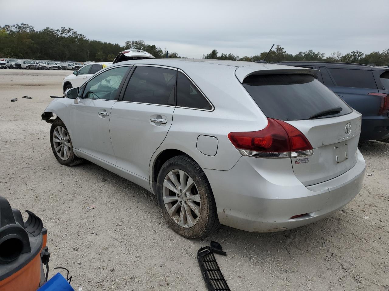2013 Toyota Venza - Image 2