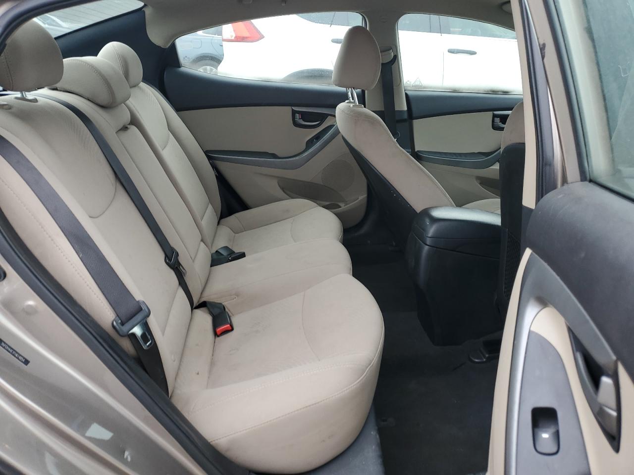 2015 Hyundai Elantra - Image 10