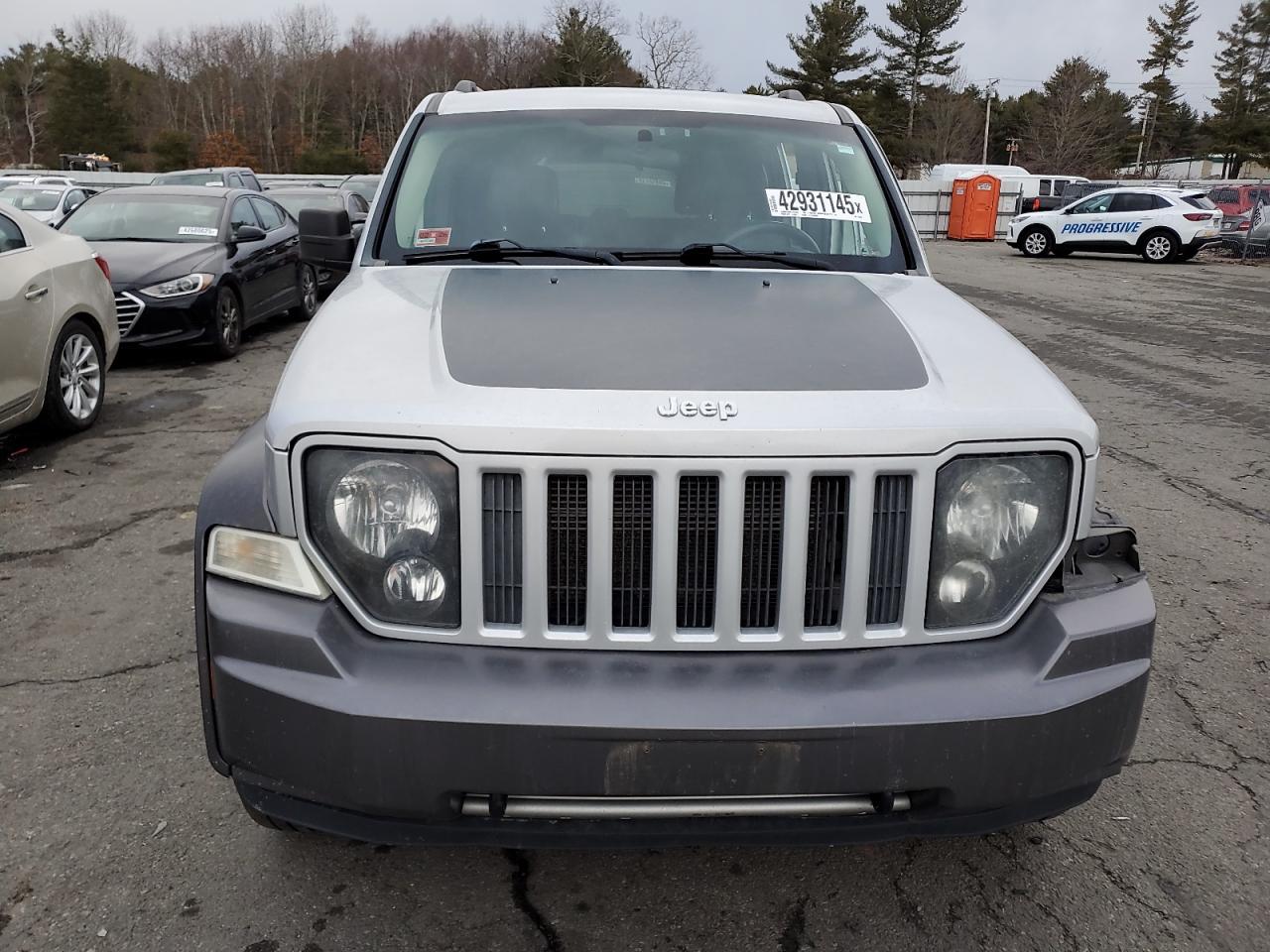2011 Jeep Liberty (North America) - Image 5