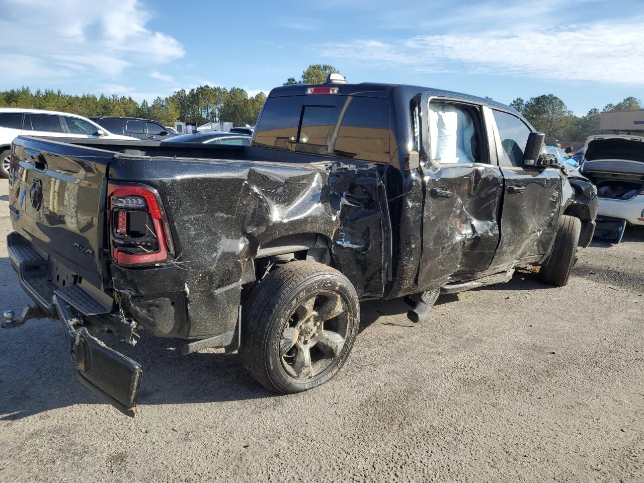 2019 RAM 1500 - Image 3