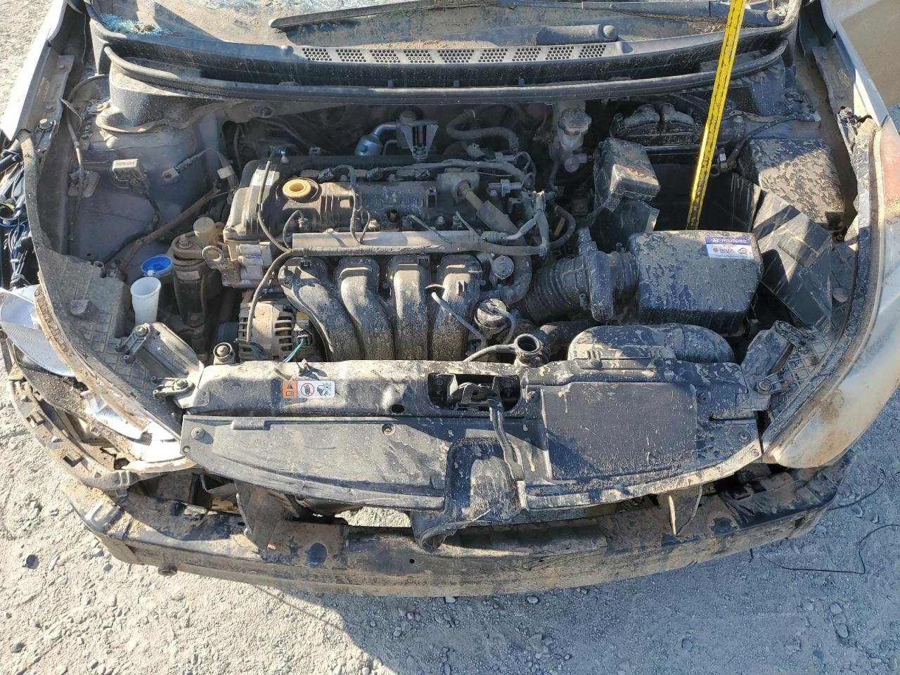 2013 Hyundai Elantra - Image 11