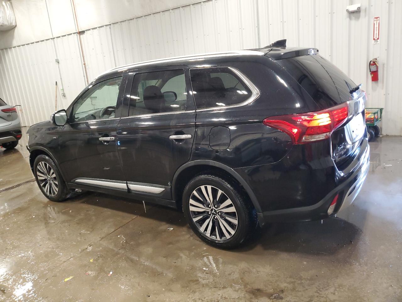 2019 Mitsubishi Outlander - Image 2