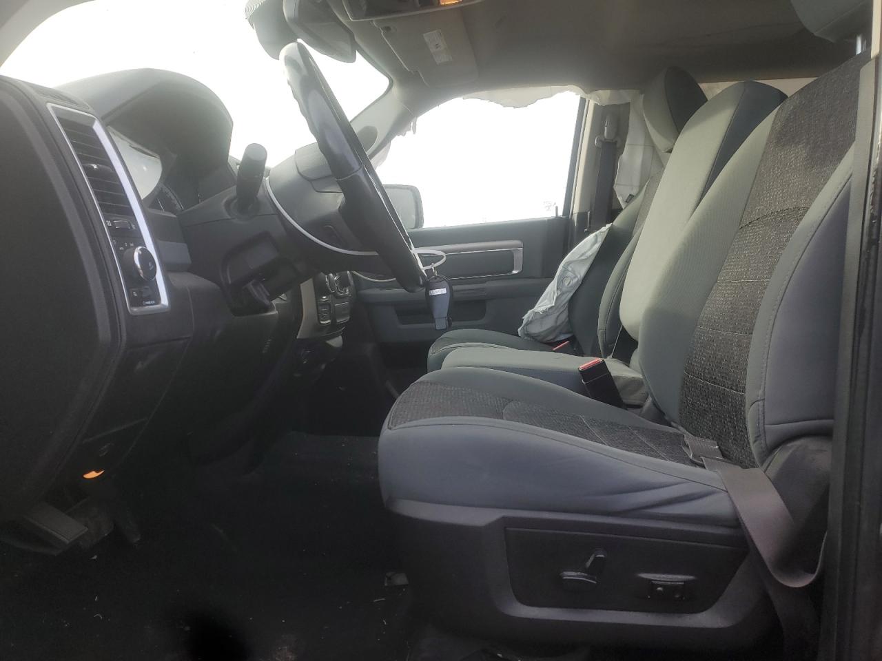 2019 RAM 1500 - Image 7
